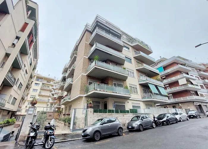 Ych-nice Flat With Patio Near Vatican Апартаменты *