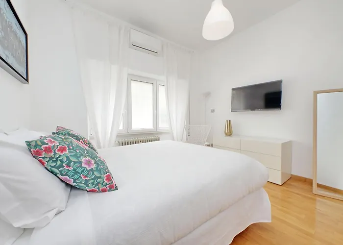 Ych-nice Flat With Patio Near Vatican Апартаменты Рим