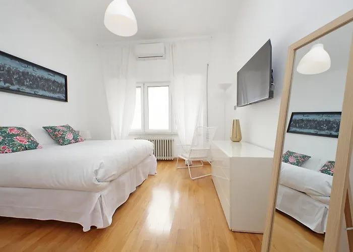 Ych-nice Flat With Patio Near Vatican Апартаменты