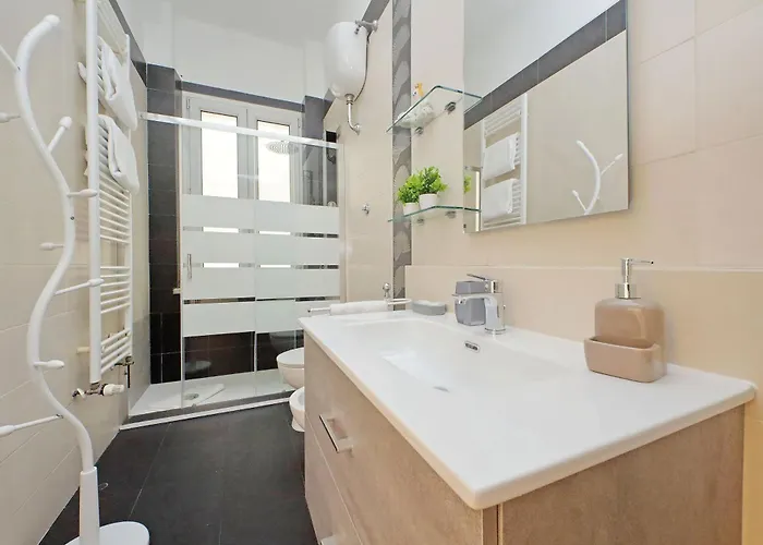 Ych-nice Flat With Patio Near Vatican Апартаменты *