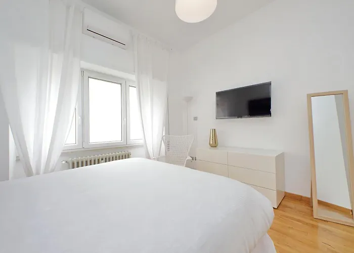 Ych-nice Flat With Patio Near Vatican Рим
