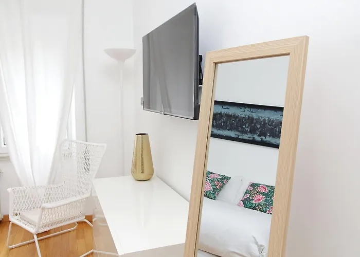 Ych-nice Flat With Patio Near Vatican Апартаменты