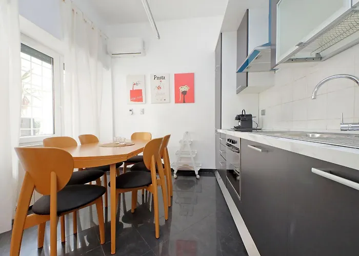 Ych-nice Flat With Patio Near Vatican Апартаменты *