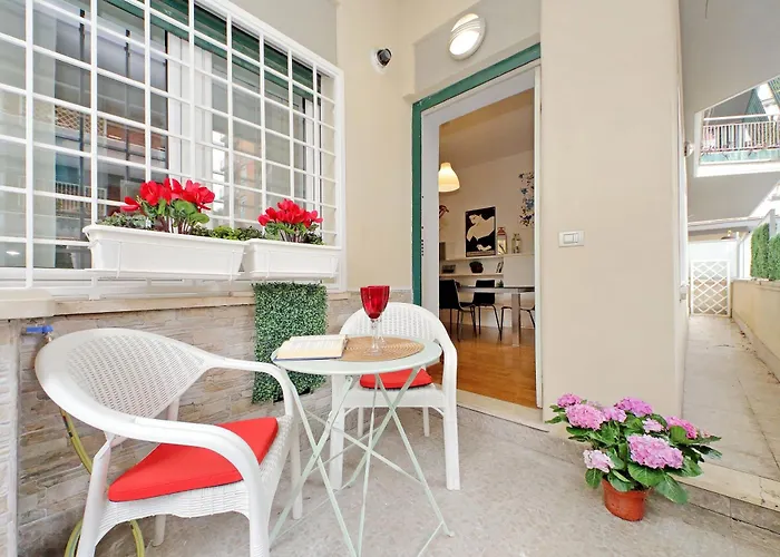 Ych-nice Flat With Patio Near Vatican Апартаменты *